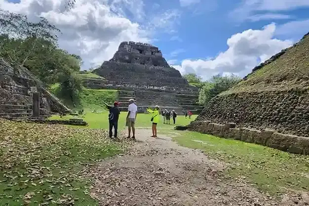 Great Blue Hole, Mayan ruins of Xunantunich, Ambergris Caye and jaguar in Cockscomb Basin – Belize travel guide 2026-2027