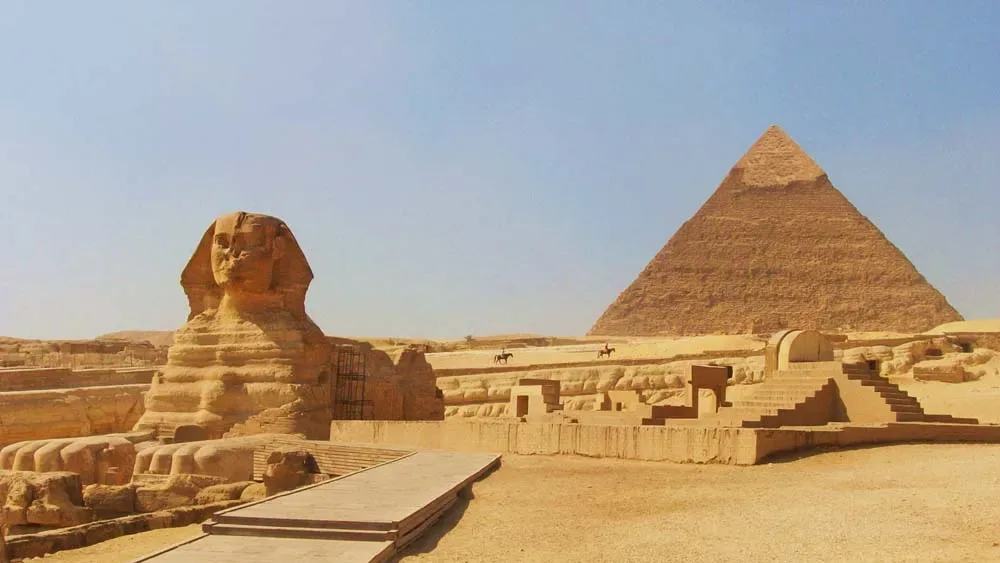Pyramids of Giza, Karnak Temple, Abu Simbel, Red Sea coral reefs – Egypt travel guide 2026-2027