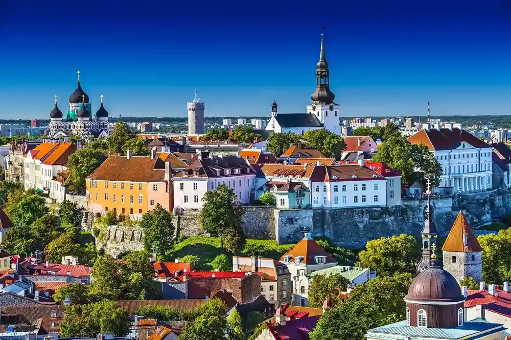 Tallinn medieval Old Town, Lahemaa National Park forests, Saaremaa windmills and Baltic Sea islands – Estonia travel guide 2026-2027
