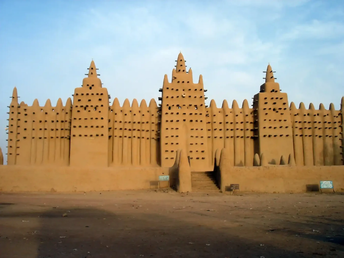 Great Mosque of Djenné, Dogon cliff villages, Niger River pinasses and Timbuktu manuscripts – Mali travel guide 2026-2027