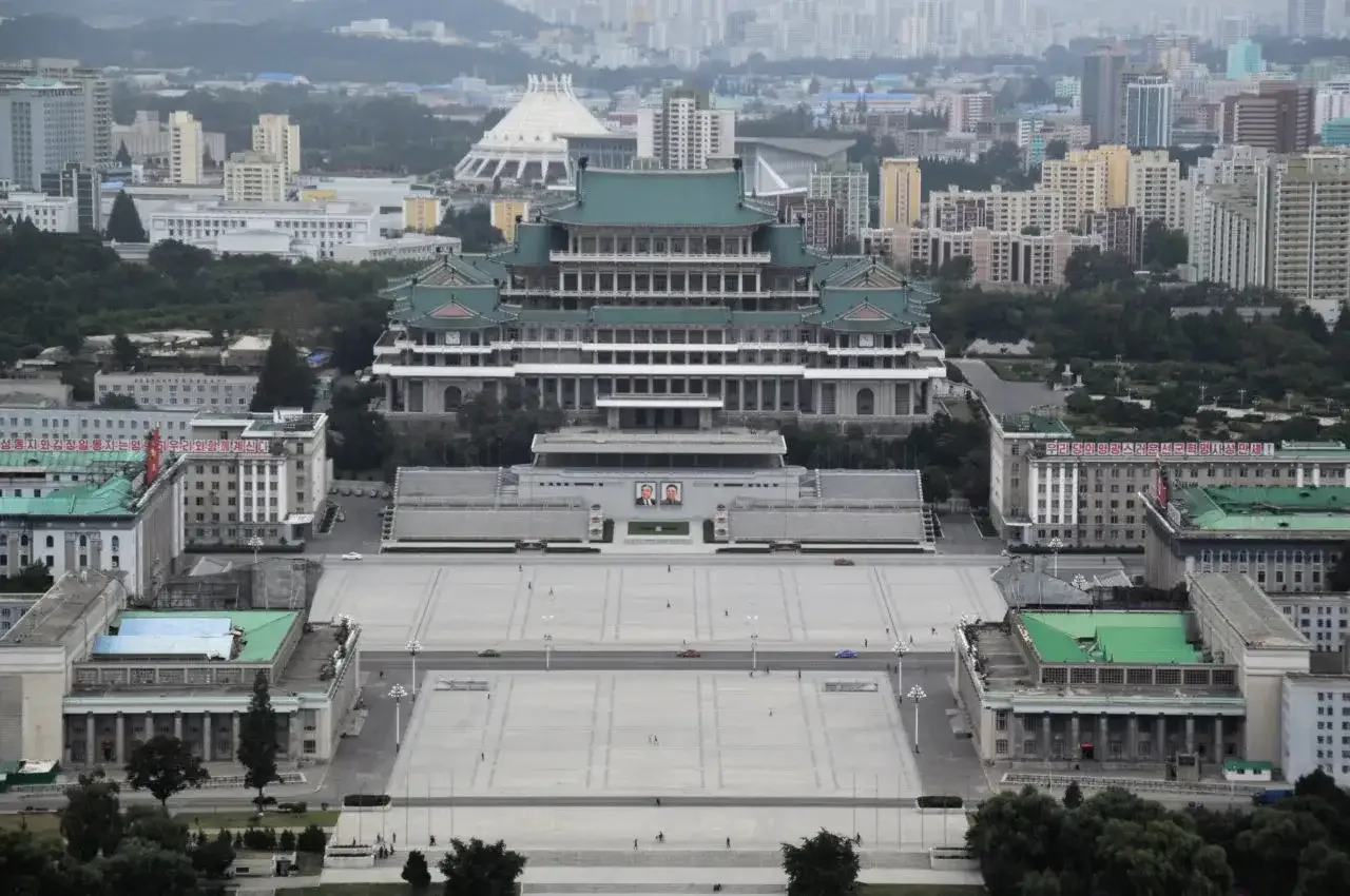 Pyongyang skyline, Juche Tower, DMZ, Mass Games and Mount Paektu – North Korea travel guide 2026-2027