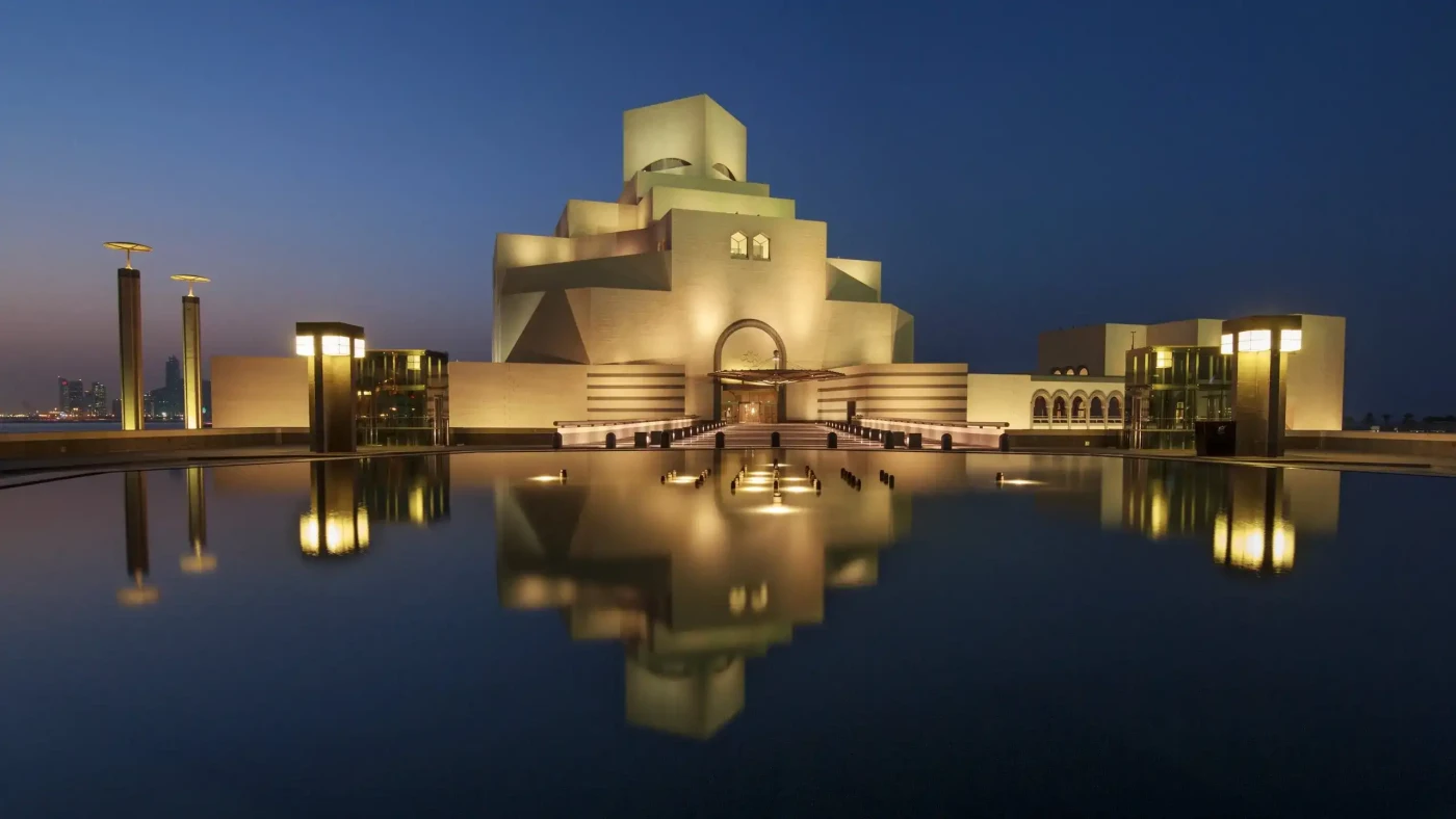 Doha skyline, Museum of Islamic Art, Souq Waqif and desert dunes – Qatar travel guide 2026-2027