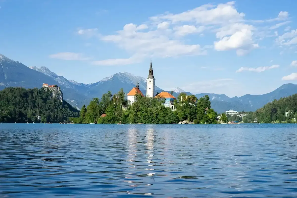 Lake Bled island church, Ljubljana riverside, Predjama Castle, Piran old town and Julian Alps – Slovenia travel guide 2026-2027