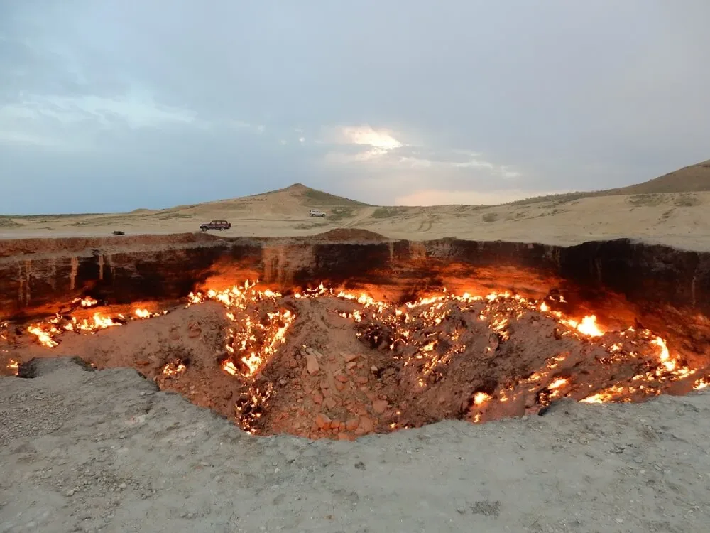 Ashgabat marble city, Darvaza burning crater, ancient Merv and Karakum desert – Turkmenistan travel guide 2026-2027