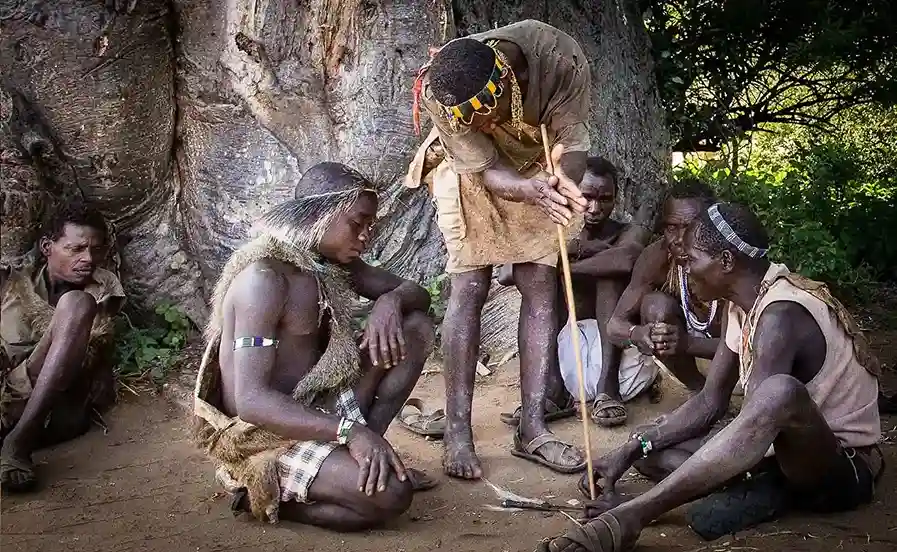 Démonstration de chasse à Hadzabe