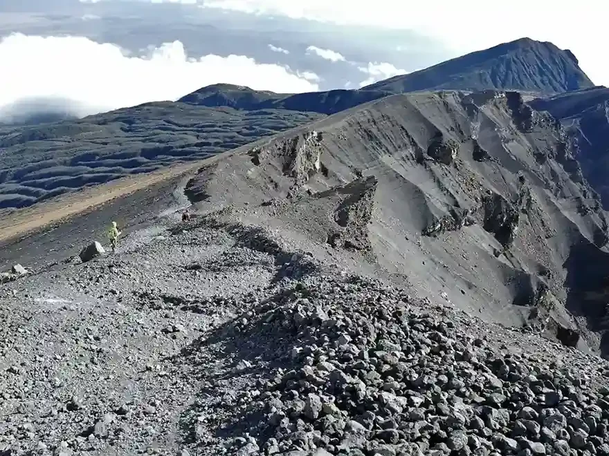 Randonnée pittoresque du Mount Meru d'Arusha