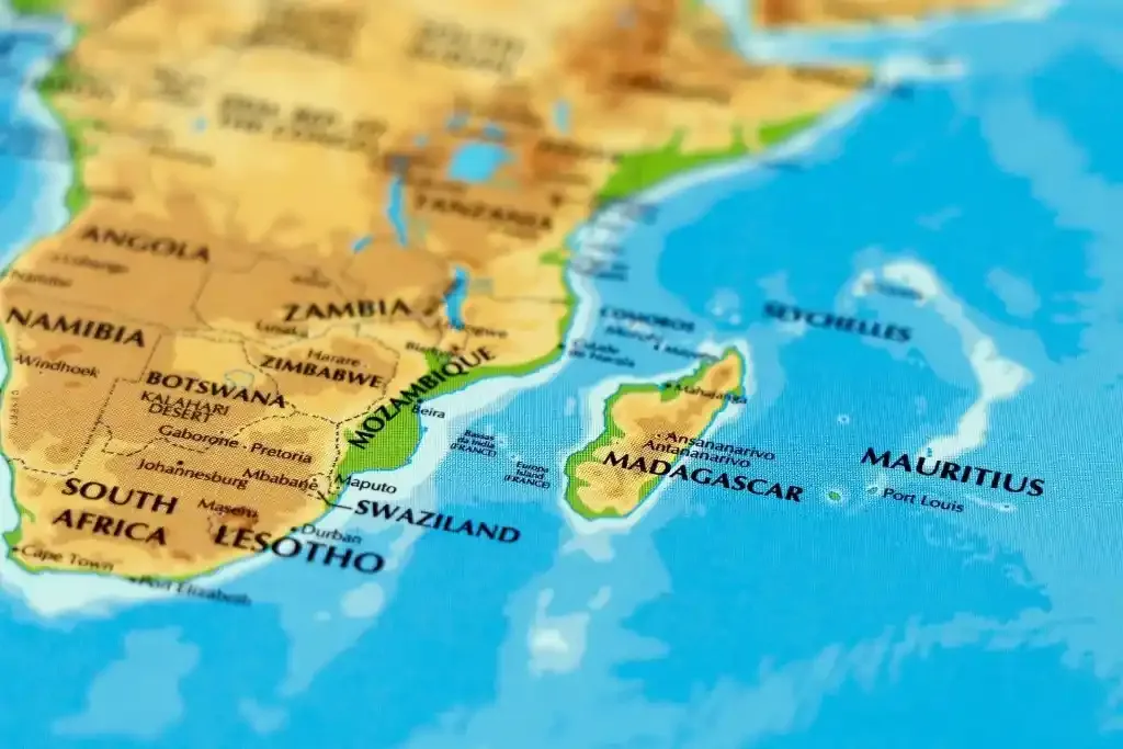 Map highlighting safest African countries for tourists in 2026 including Mauritius beaches and Botswana safaris