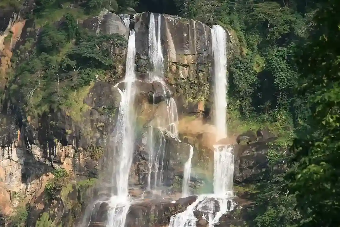 Cascade de Sanje dans les montagnes Udzungwa